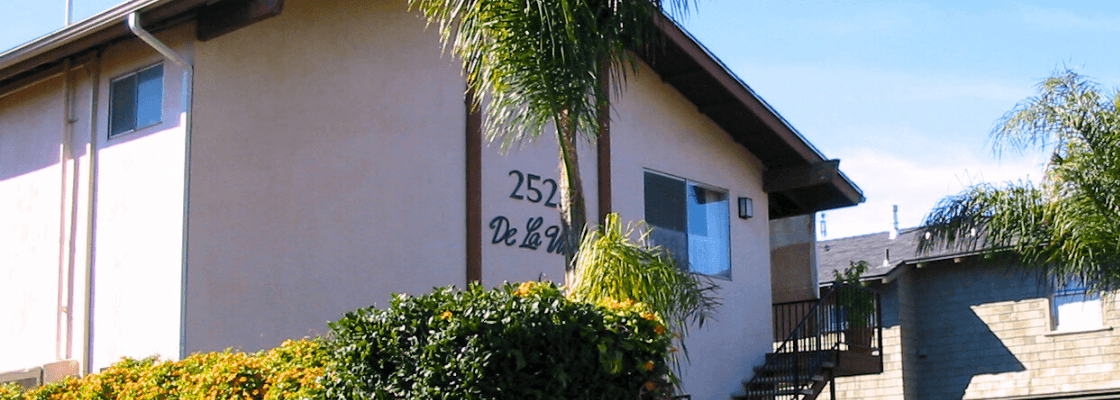 2525 De La Vina Exterior